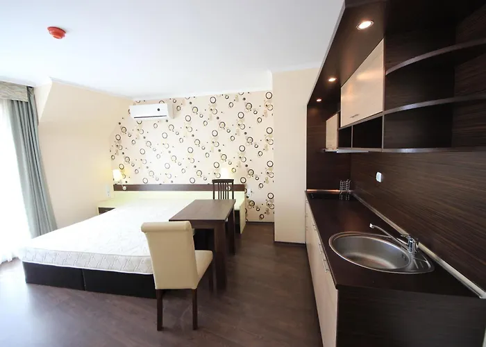 Menada In Grand Apartman *